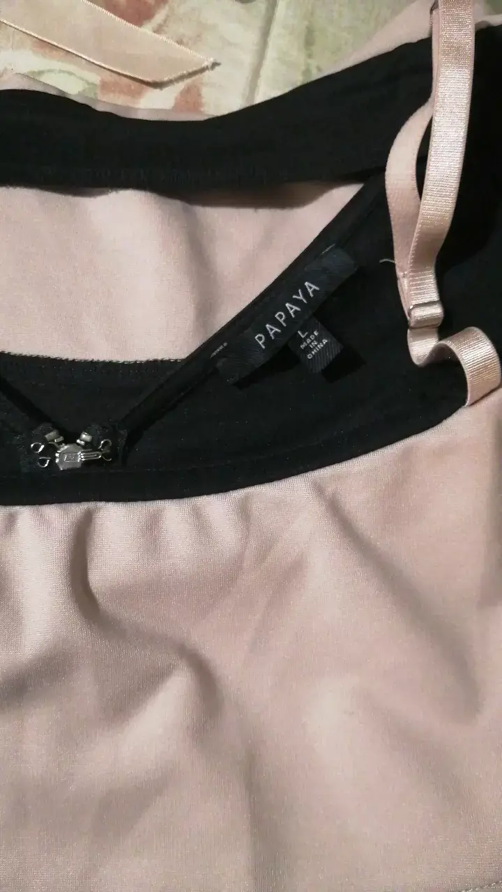 Vestido elegante negro con volantes - 6