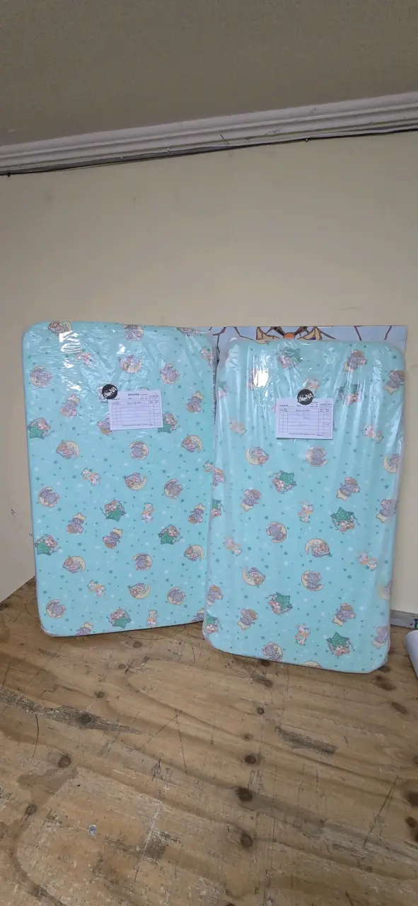 Colchón para cuna de bebé con diseño infantil - 1