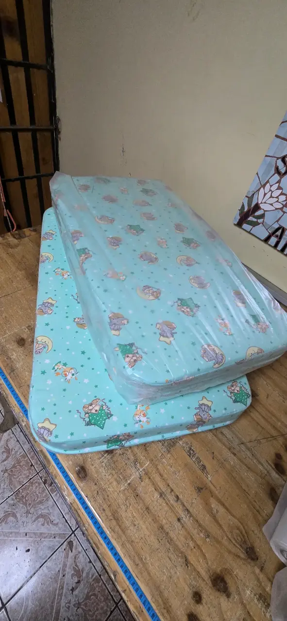 Colchón para cuna de bebé con diseño infantil - 2