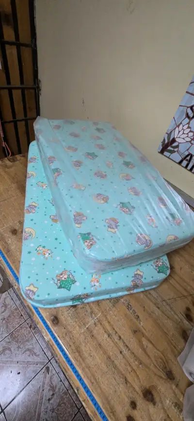Colchón para cuna de bebé con diseño infantil - miniatura 2