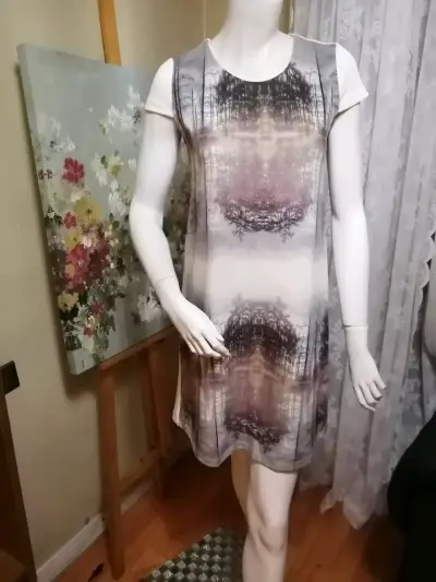 Vestido corto estampado artístico para mujer - miniatura 1