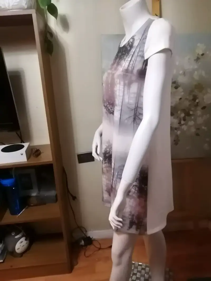 Vestido corto estampado artístico para mujer - 2