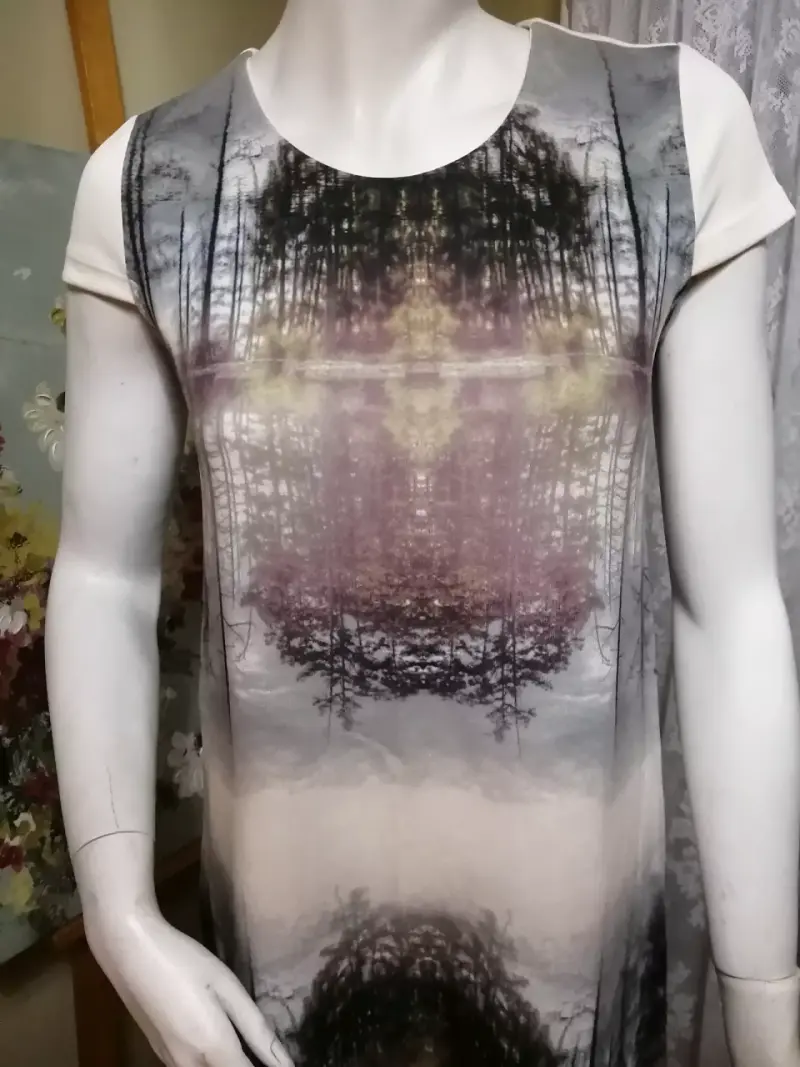 Vestido corto estampado artístico para mujer - 4