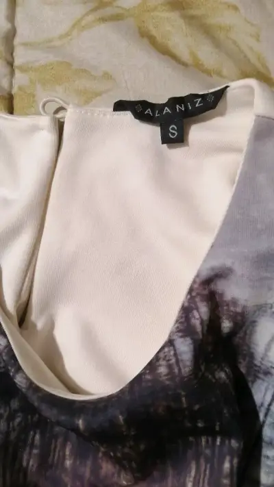 Vestido corto estampado artístico para mujer - miniatura 5