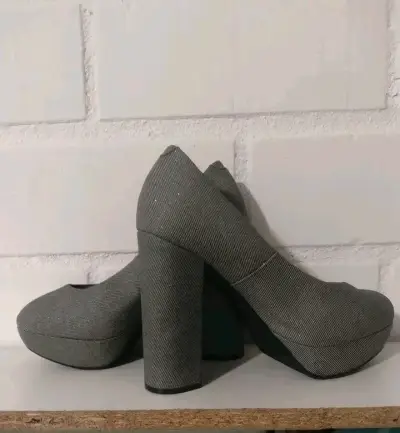Zapatos de Tacón Alto Grises Elegantes - miniatura 2