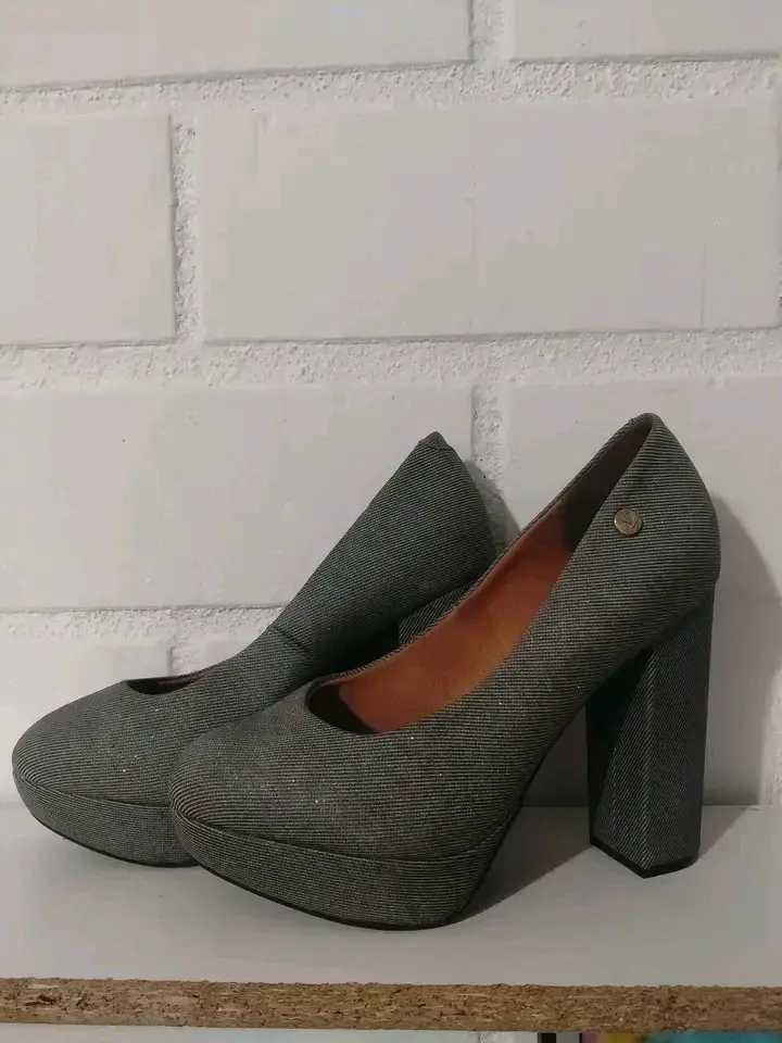 Zapatos de Tacón Alto Grises Elegantes - 3