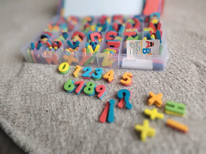 Caja de Letras y Números Magnéticos Toyssa 253 Piezas - 2