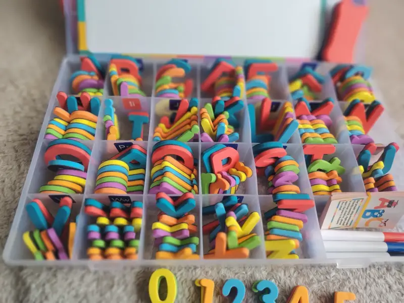 Caja de Letras y Números Magnéticos Toyssa 253 Piezas - 3