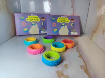 Anillos giratorios antiestrés de colores - miniatura 1