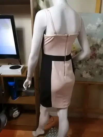 Vestido ajustado bicolor con tirantes - miniatura 4