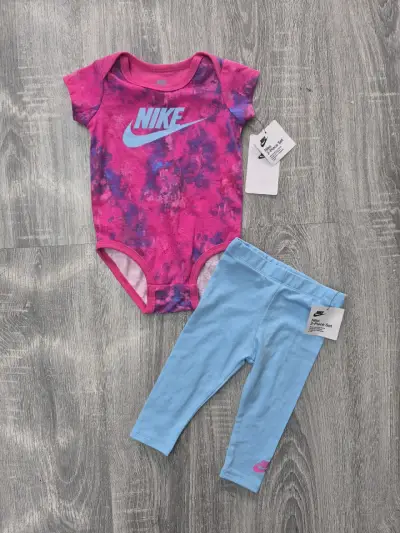 Pijama enterito para bebé Nike floral - miniatura 1