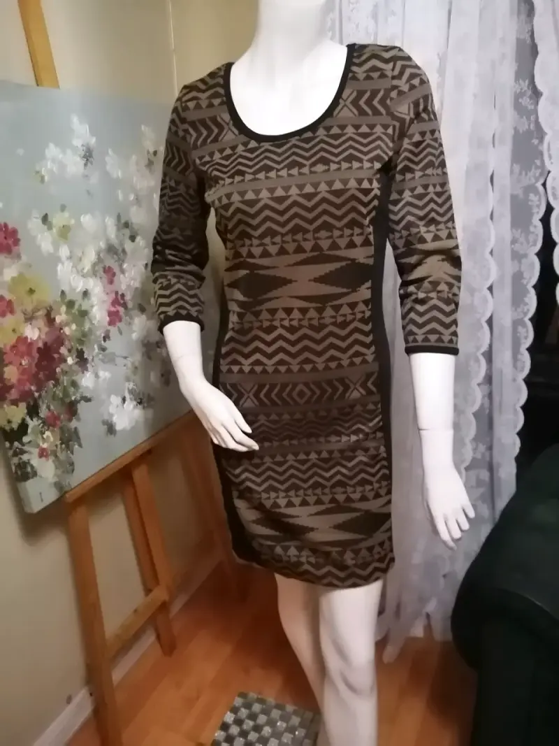 Vestido corto con estampado geométrico - 1