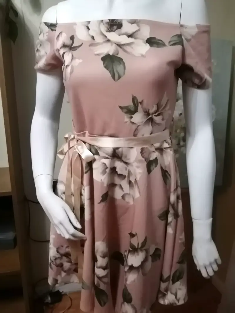 Vestido floral off-shoulder rosa - 2