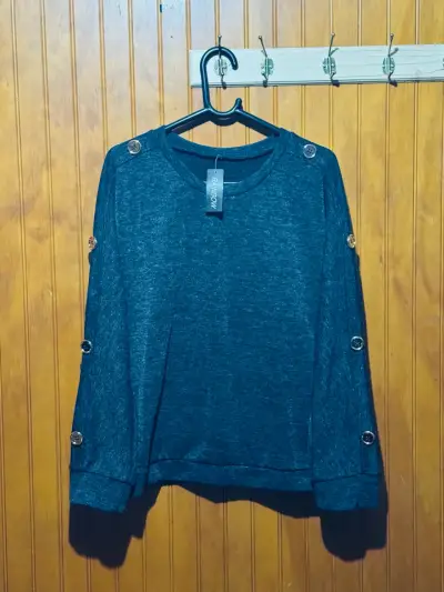 Poncho azul con botones decorativos - miniatura 2