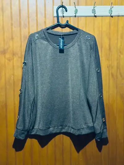 Poncho azul con botones decorativos - miniatura 3