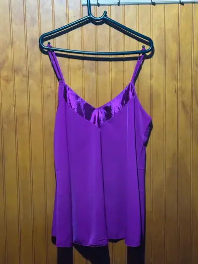 Blusas de tirantes en varios colores - miniatura 1
