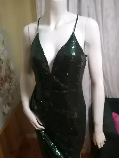 Vestido de fiesta verde con lentejuelas - miniatura 2