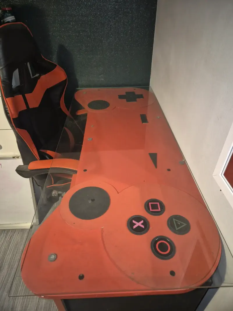 Escritorio gamer con silla ergonómica - 2