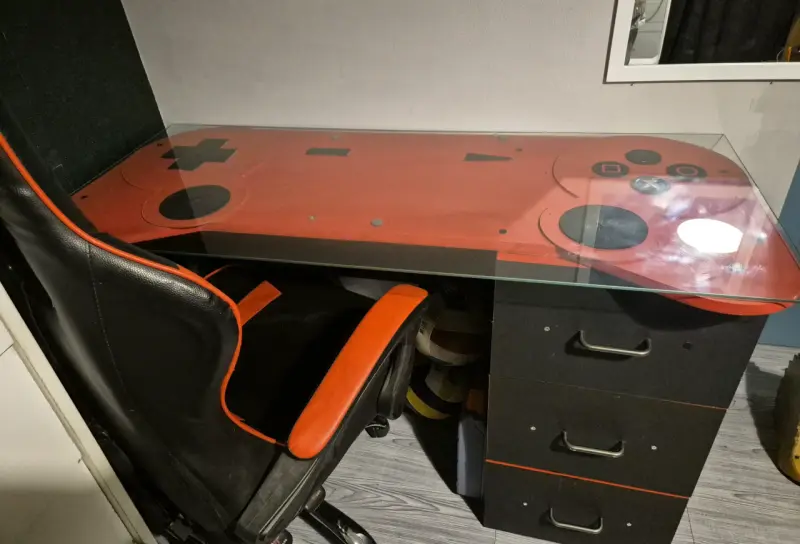 Escritorio gamer con silla ergonómica - 3