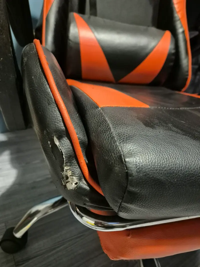Escritorio gamer con silla ergonómica - 5
