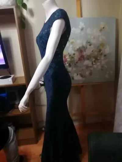 Vestido largo de encaje azul elegante - miniatura 4
