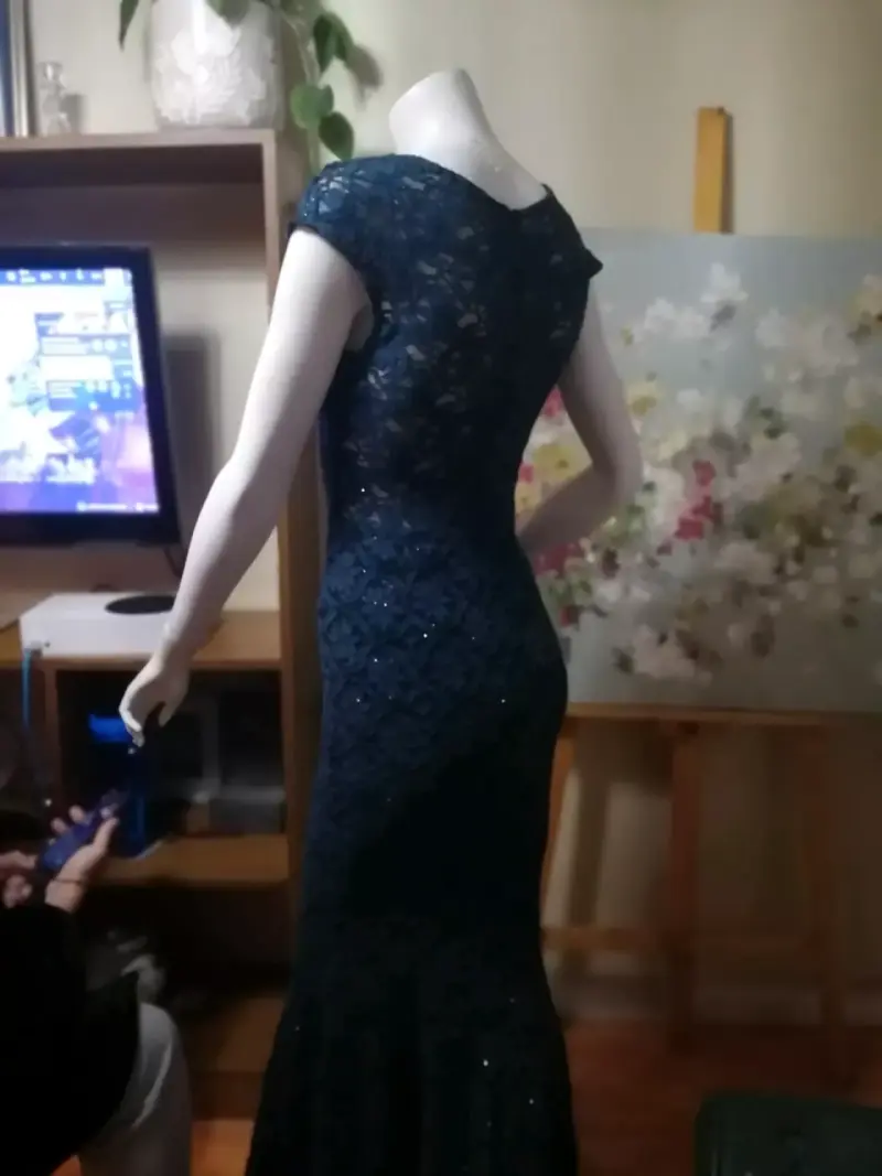 Vestido largo de encaje azul elegante - 5