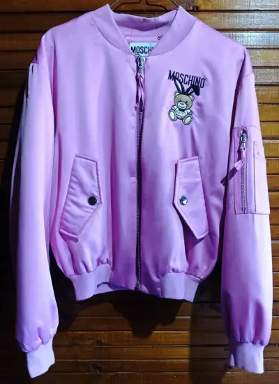bomberjacket rosa Moschino con diseño playboy Xs - miniatura 1