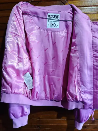 bomberjacket rosa Moschino con diseño playboy Xs - miniatura 3