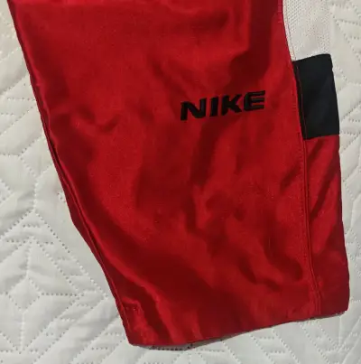 Pantalones deportivos rojos Nike hombre vintage L - miniatura 3