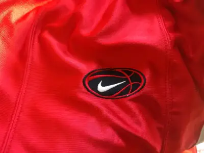Pantalones deportivos rojos Nike hombre vintage L - miniatura 4