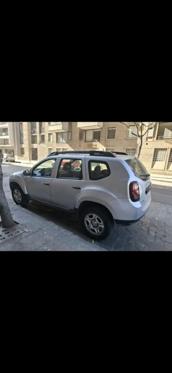 SUV Renault Duster 2018 life gris en buen estado - 2