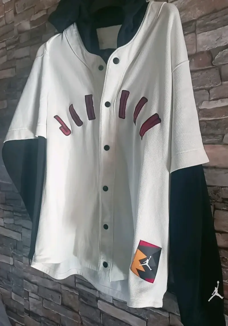 Chaqueta deportiva Jordan blanca y negra - 1