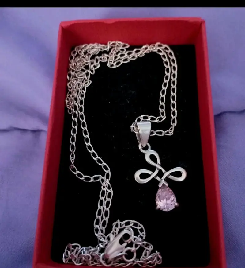Collar de plata con colgante de circon rosa