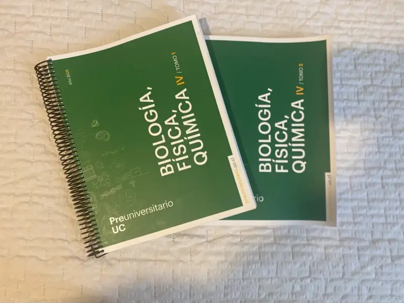 Libros Preuniversitario UC Biología Física Química IV - 1