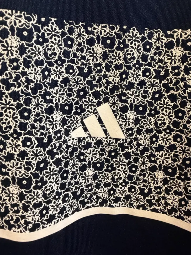 Polera Polo Adidas Azul con Diseño Floral - 4