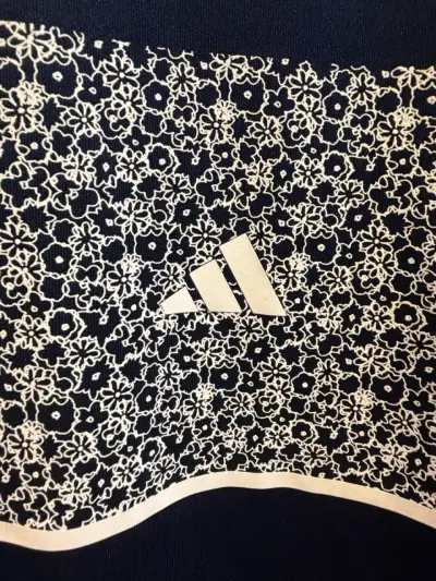 Polera Polo Adidas Azul con Diseño Floral - miniatura 4