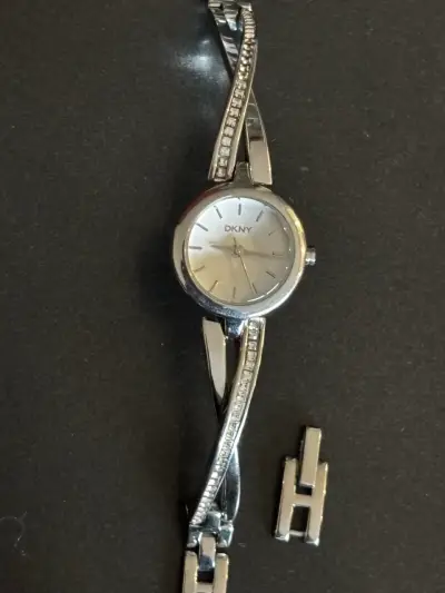 Reloj de pulsera plateado DKNY sin pilas - miniatura 2