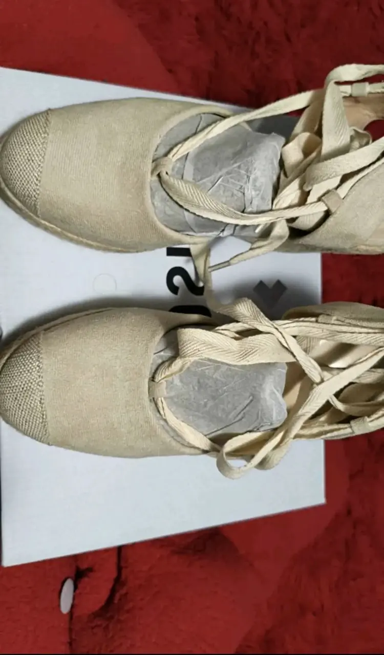 Alpargatas beige con cintas de tela - 1