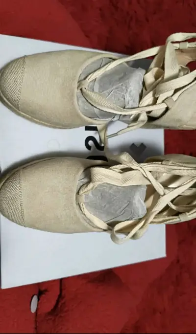 Alpargatas beige con cintas de tela - miniatura 1