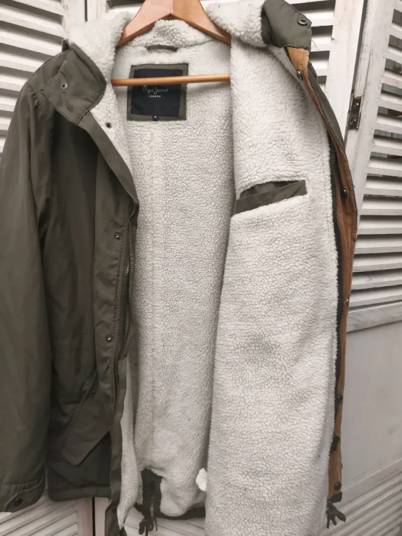 Parka verde con capucha y forro de lana - 3