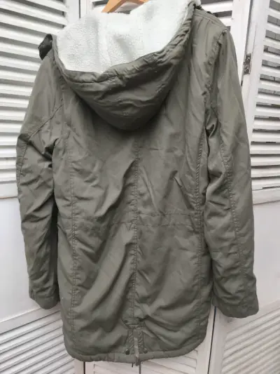 Parka verde con capucha y forro de lana - miniatura 4