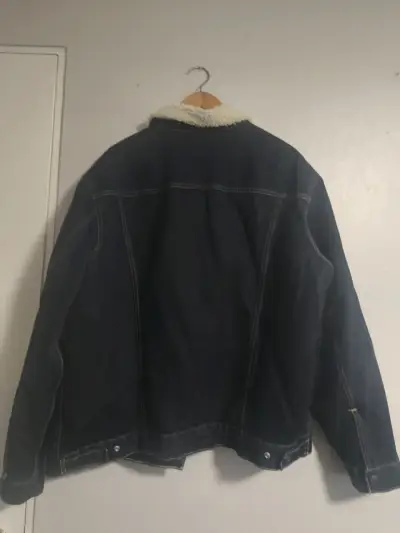 Chaqueta de mezclilla con forro de sherpa para hombre - miniatura 4