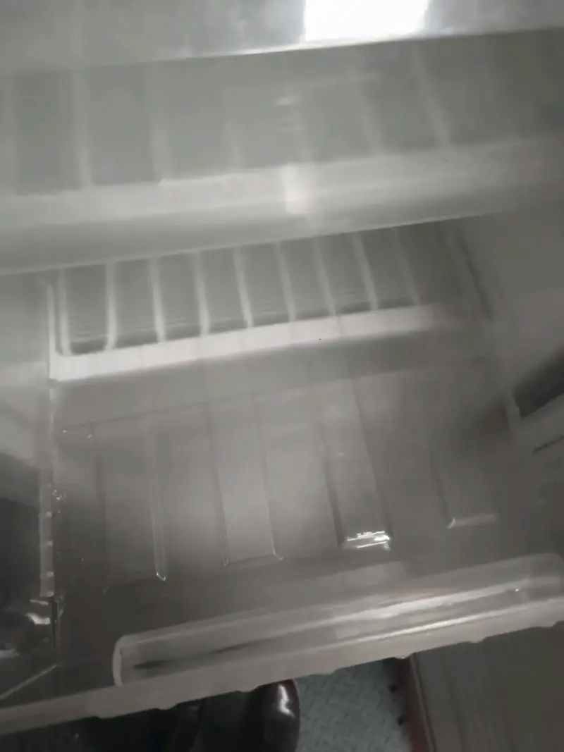 Refrigerador Mademsa de una puerta en buen estado - 4