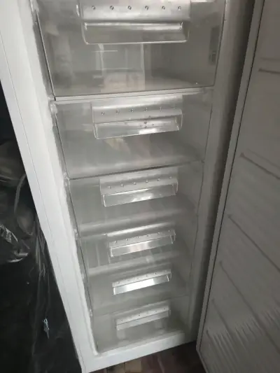Refrigerador Mademsa de una puerta en buen estado - miniatura 5