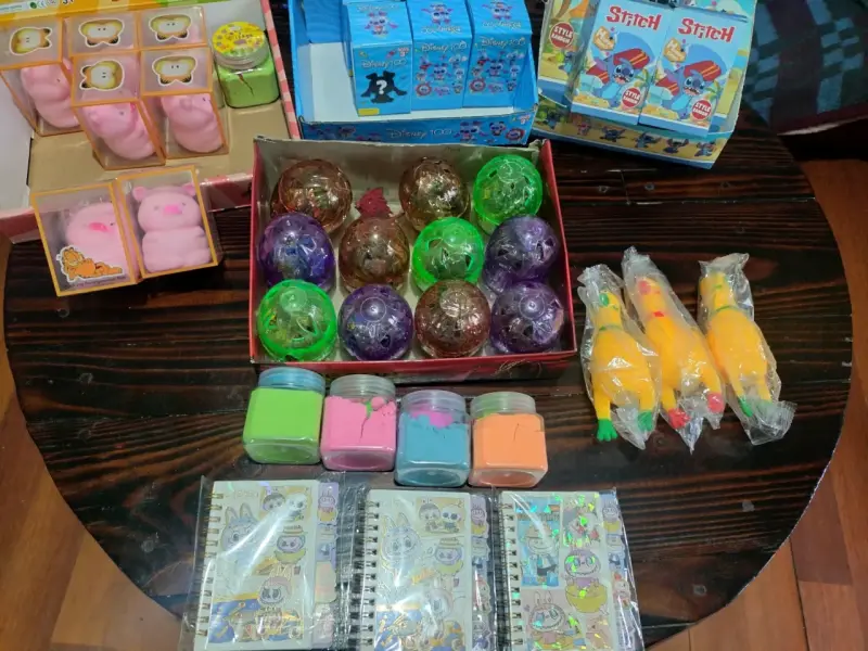 Set de juguetes nuevos y usados como nuevos - 1