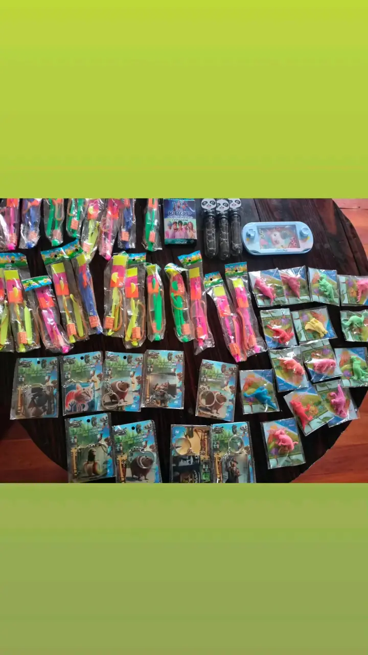 Set de juguetes nuevos y usados como nuevos - 3