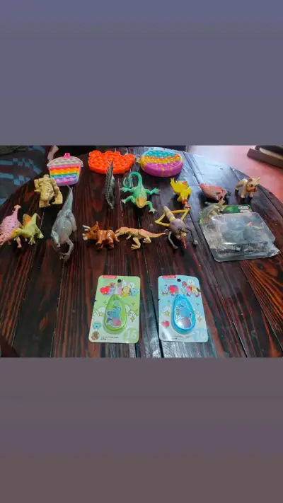 Set de juguetes nuevos y usados como nuevos - miniatura 4