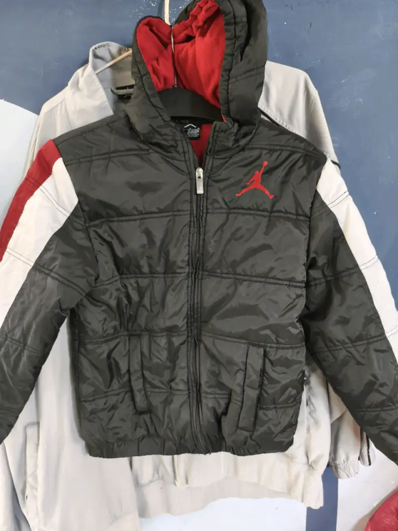 Chaqueta deportiva para niño con capucha - 1