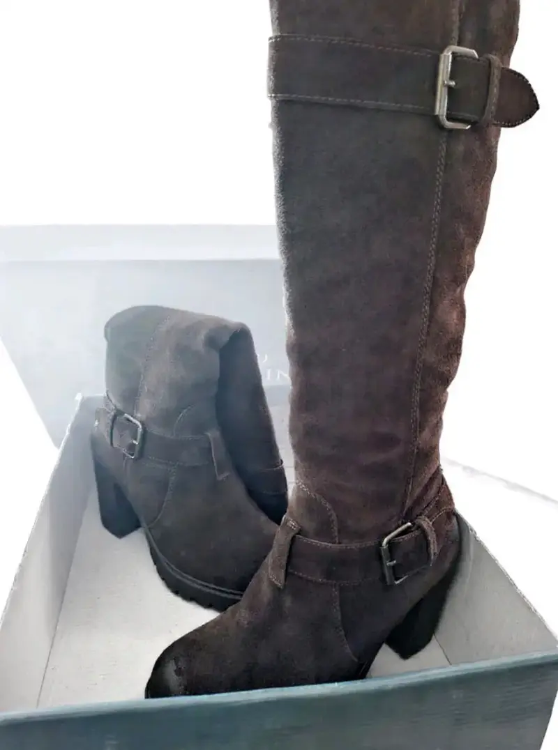 Botas altas de gamuza marrón con hebillas - 1