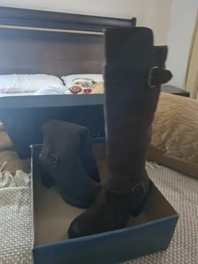 Botas altas de gamuza marrón con hebillas - miniatura 4